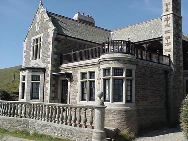 LOE BAR GATEHOUSE