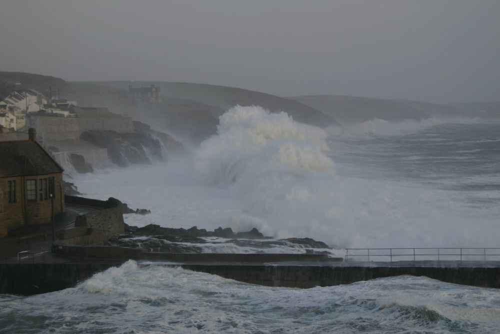 PORTHLEVEN HURRICANE 10th March 2008